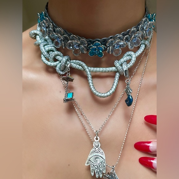 SILVER & BLUE SWAROVSKI CHOKER NECKLACE - Picture 6 of 8